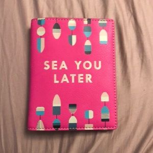 BNWT !! FOSSIL Passport Holder